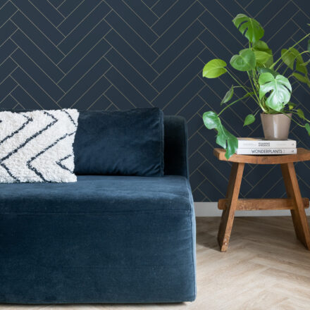 Tapeta herringbone temno modra 53 cm x 10 m